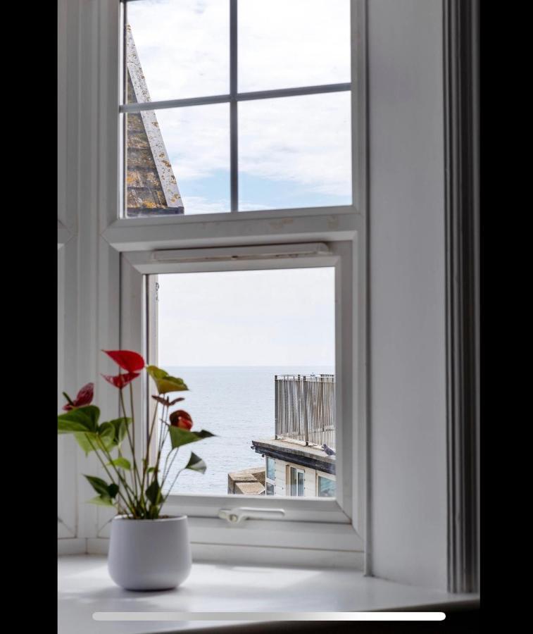 Ammonite Luxury Beachfront Apartment Lyme Regis Kültér fotó